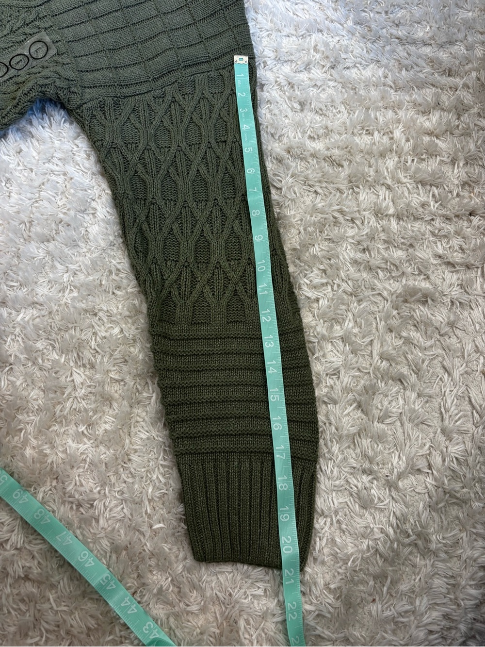 NWT Natural Reflections Olive Green Cable Knit V-Neck Sweater, Large - Picture 9 of 9